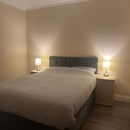 Leavesden Residence - Central - Cosy - Harry Potter Уотфорд Екстериор снимка